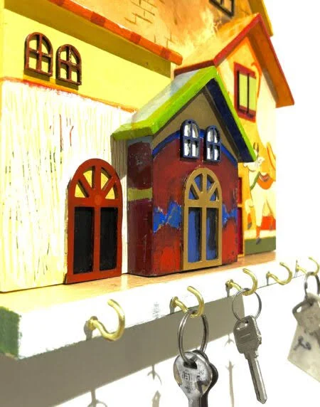 Hand-Painted Wooden House Key Holder – Decorative Wall Key Rack for Entryway, Kitchen & Office - Image 4