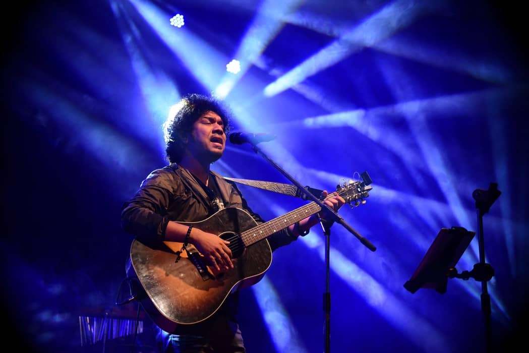 papon_performing_at__lHsPc