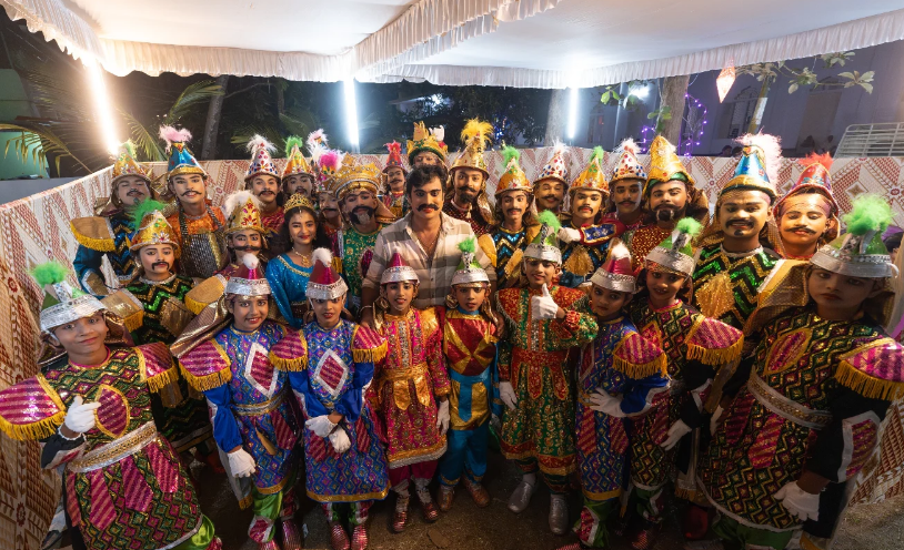 Performers at the 12th Chuvadi Fest (2025), held at the SAC Maritime Art Centre, Gothuruth, where Chavittu Nadakam continues to thrive across generations via Kochi Biennale